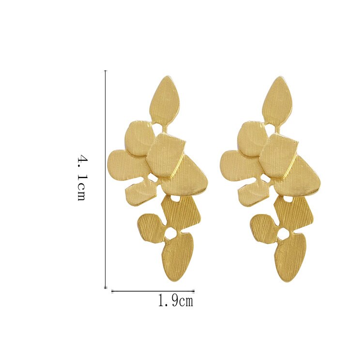 Elegant Timeless Leaf Retro Earrings - Image 5