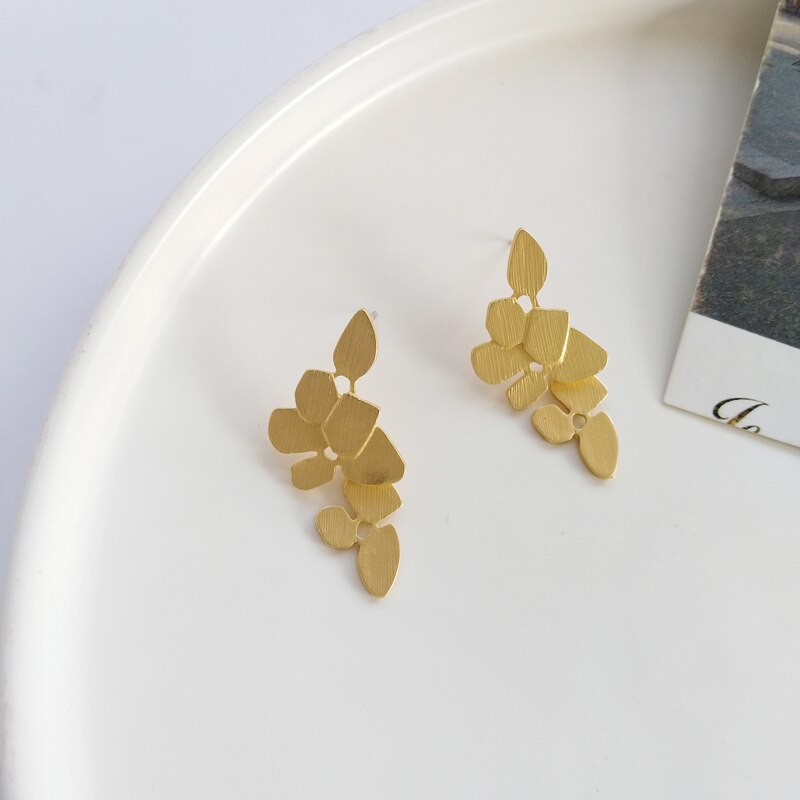 Elegant Timeless Leaf Retro Earrings - Image 6