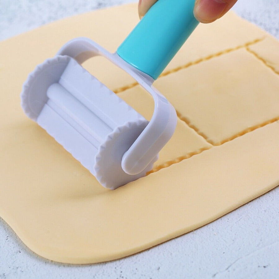 3Pcs Cake Decorating Dough Cutter Roller - Image 9