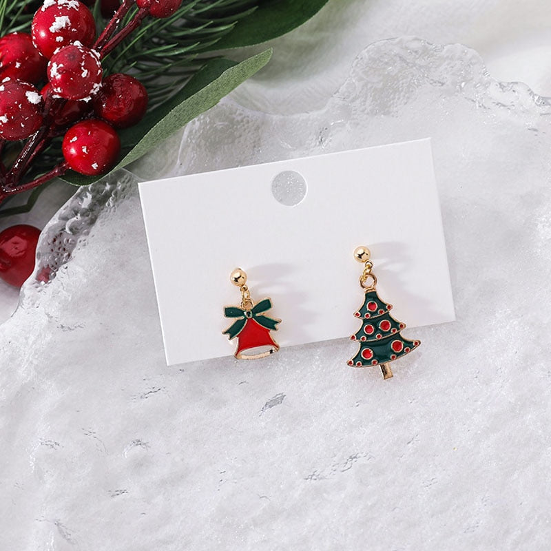 Charming Christmas Time Design Earrings - Image 9