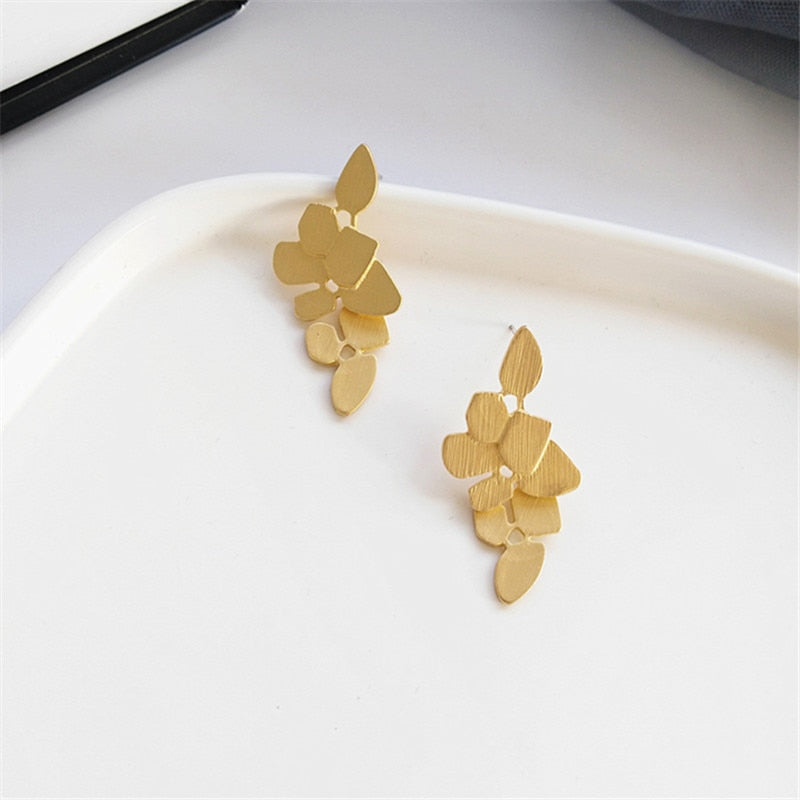 Elegant Timeless Leaf Retro Earrings - Image 7
