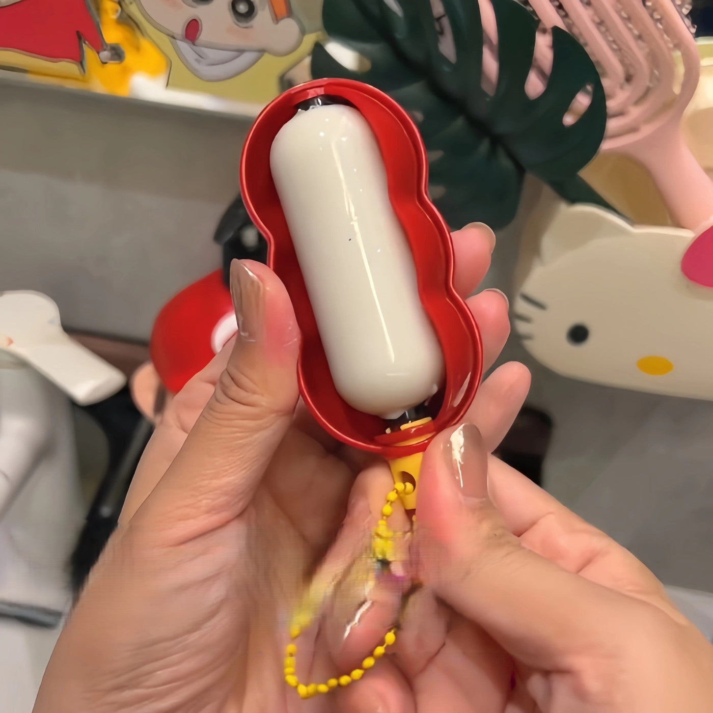 Mini Reusable Strong Adhesive Lint Roller Keychain - Image 1