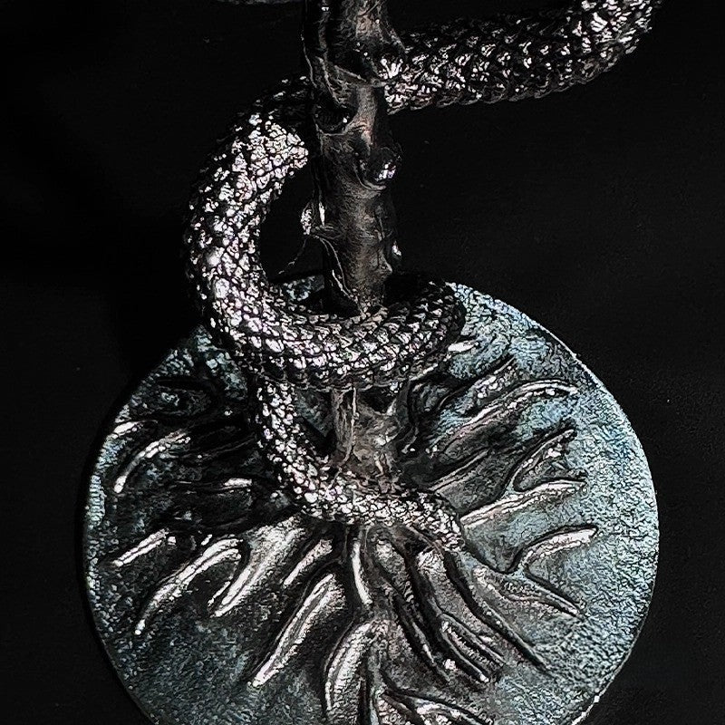 Black Snake Sculpted Wine Glass - Image 9