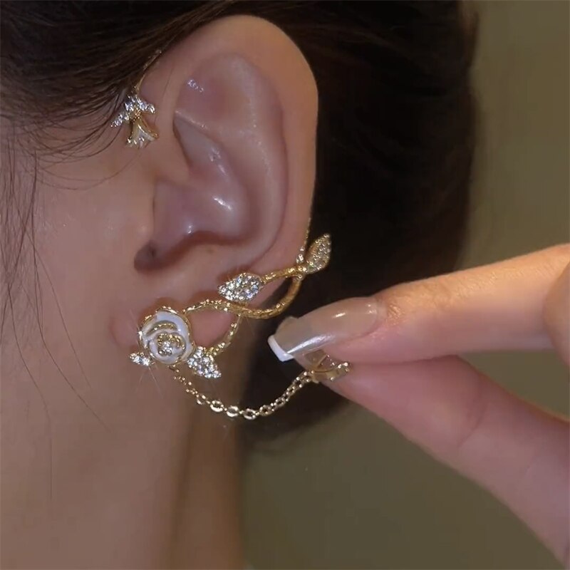 Elegant Vintage Vibes Ear Clip - Image 4
