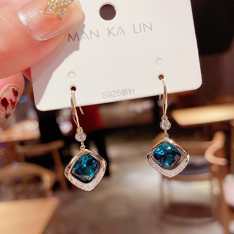 Elegant Flower Long Chain Earrings - Image 7