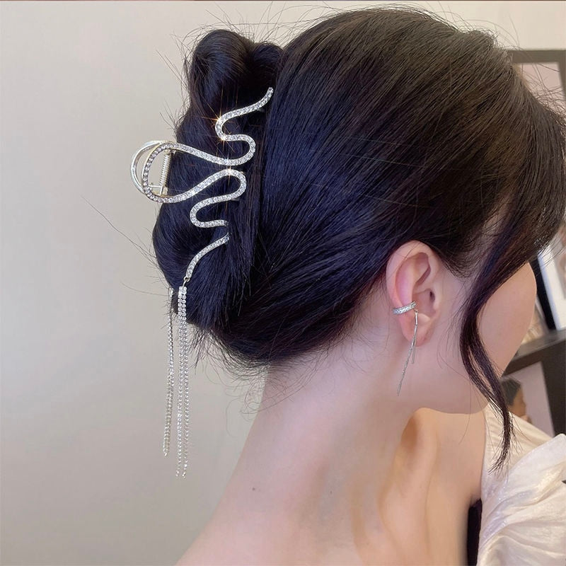 Timeless Retro Hair Claw Grip - Image 1