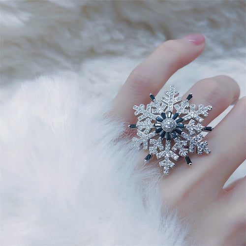 Winter Snowflake Rotating Ring - Image 0