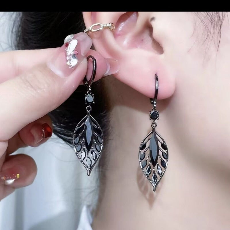 Leaf Shiny Zircon Earring - Image 2