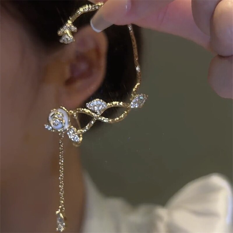 Elegant Vintage Vibes Ear Clip - Image 6