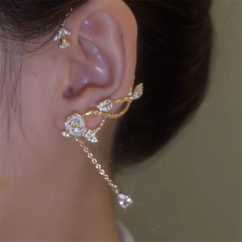 Elegant Vintage Vibes Ear Clip - Image 5