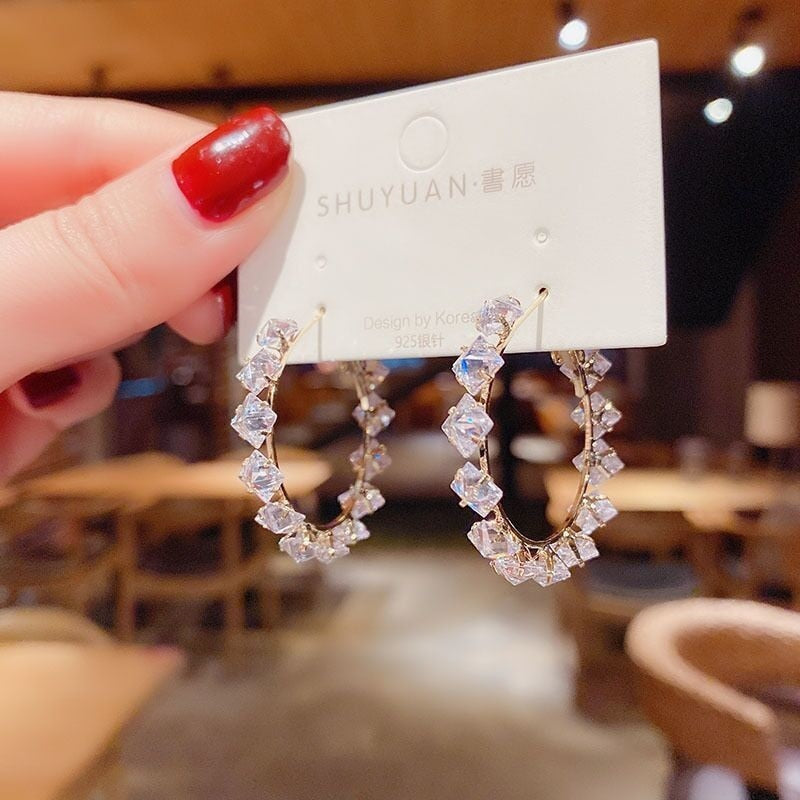 Elegant Flower Long Chain Earrings - Image 6