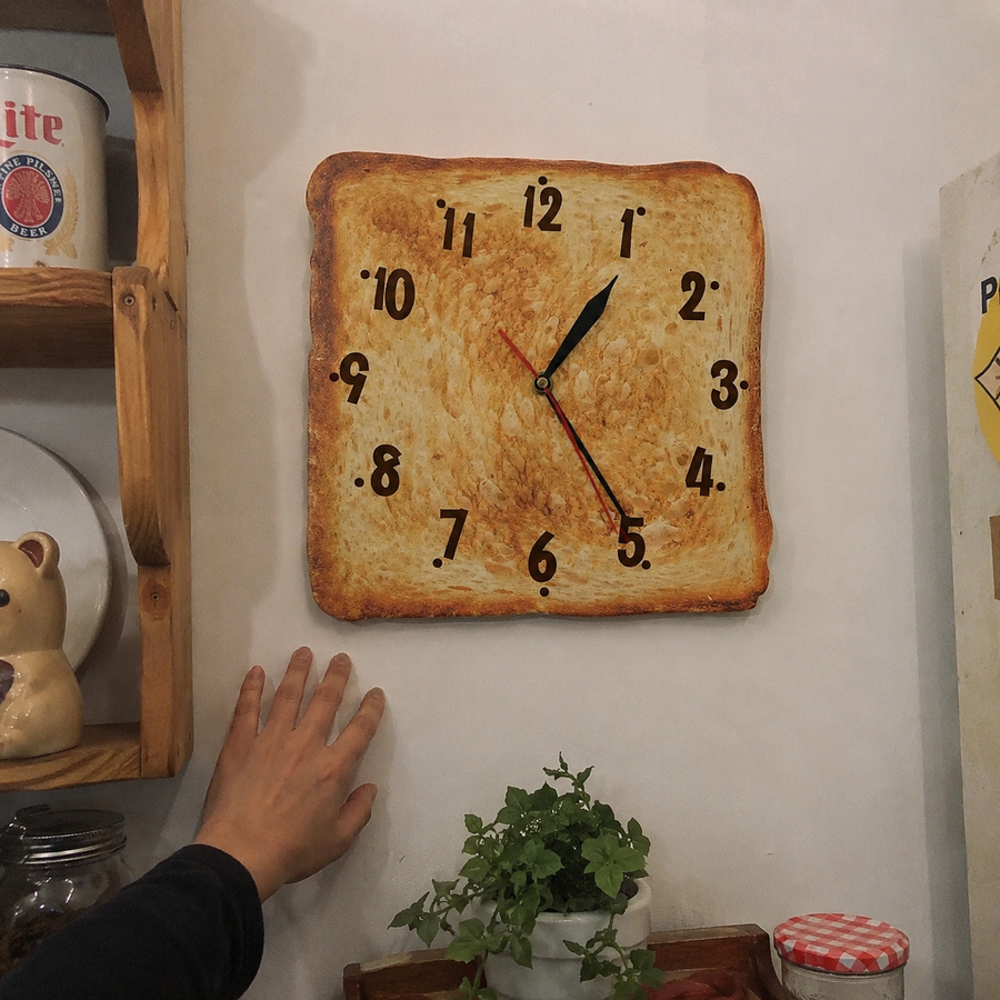 Golden Toast Silent Quartz Wall Clock