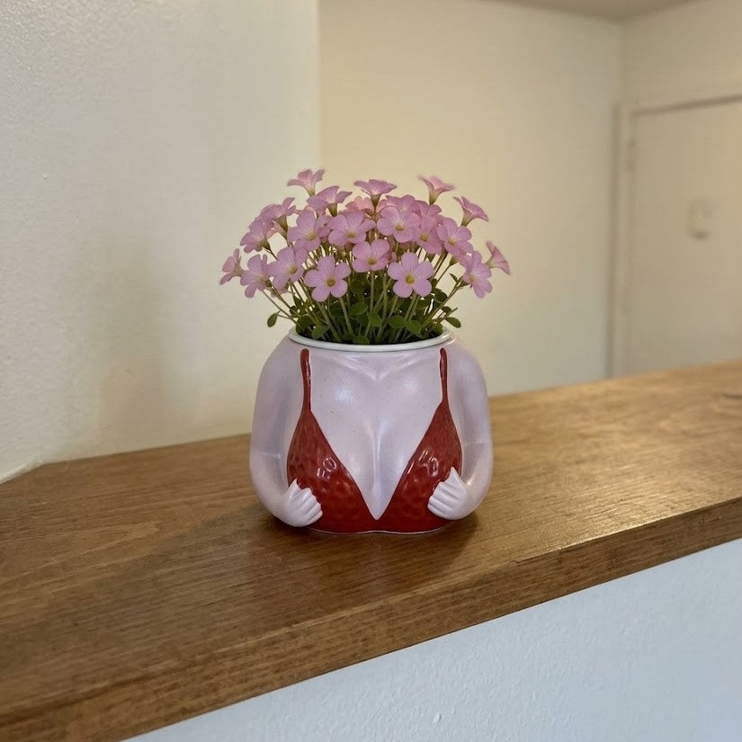 Blumentopf im Bikini-Körper-Design