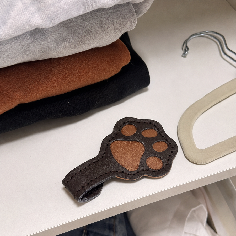 Little Paw Magnetic Garment Securing Clip