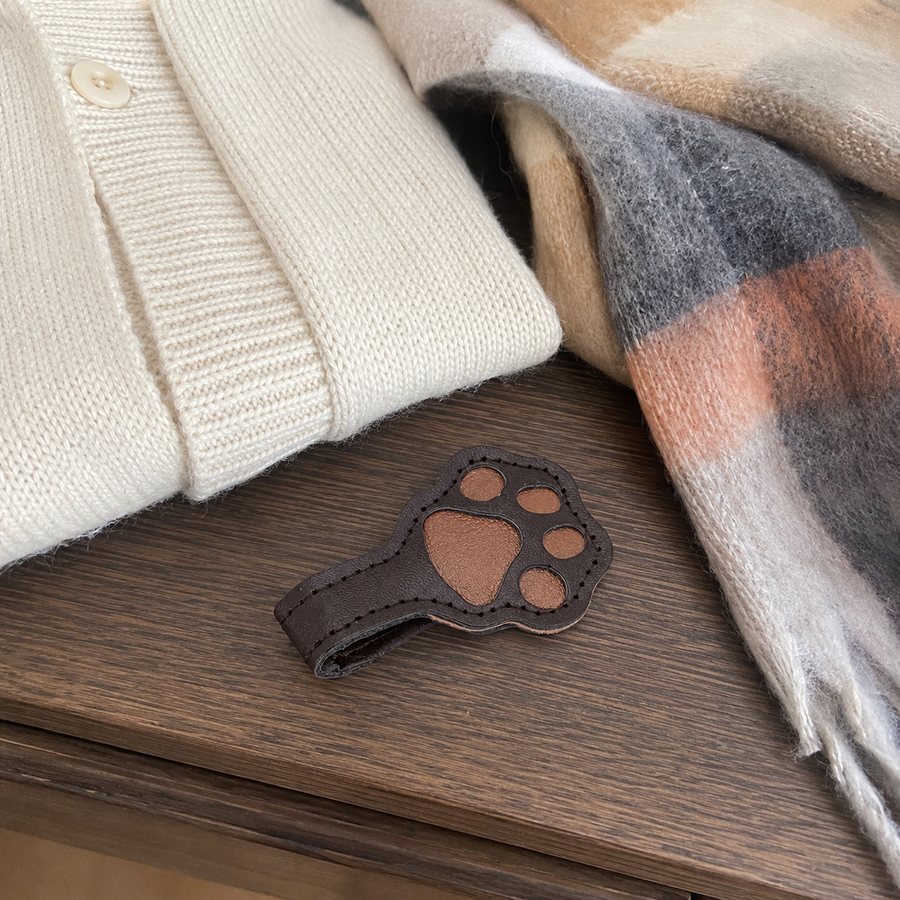Little Paw Magnetic Garment Securing Clip