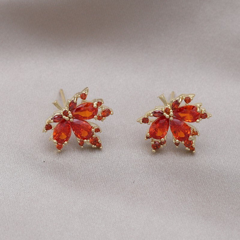 Maple Leaf Charm Elegant Necklace - Image 4