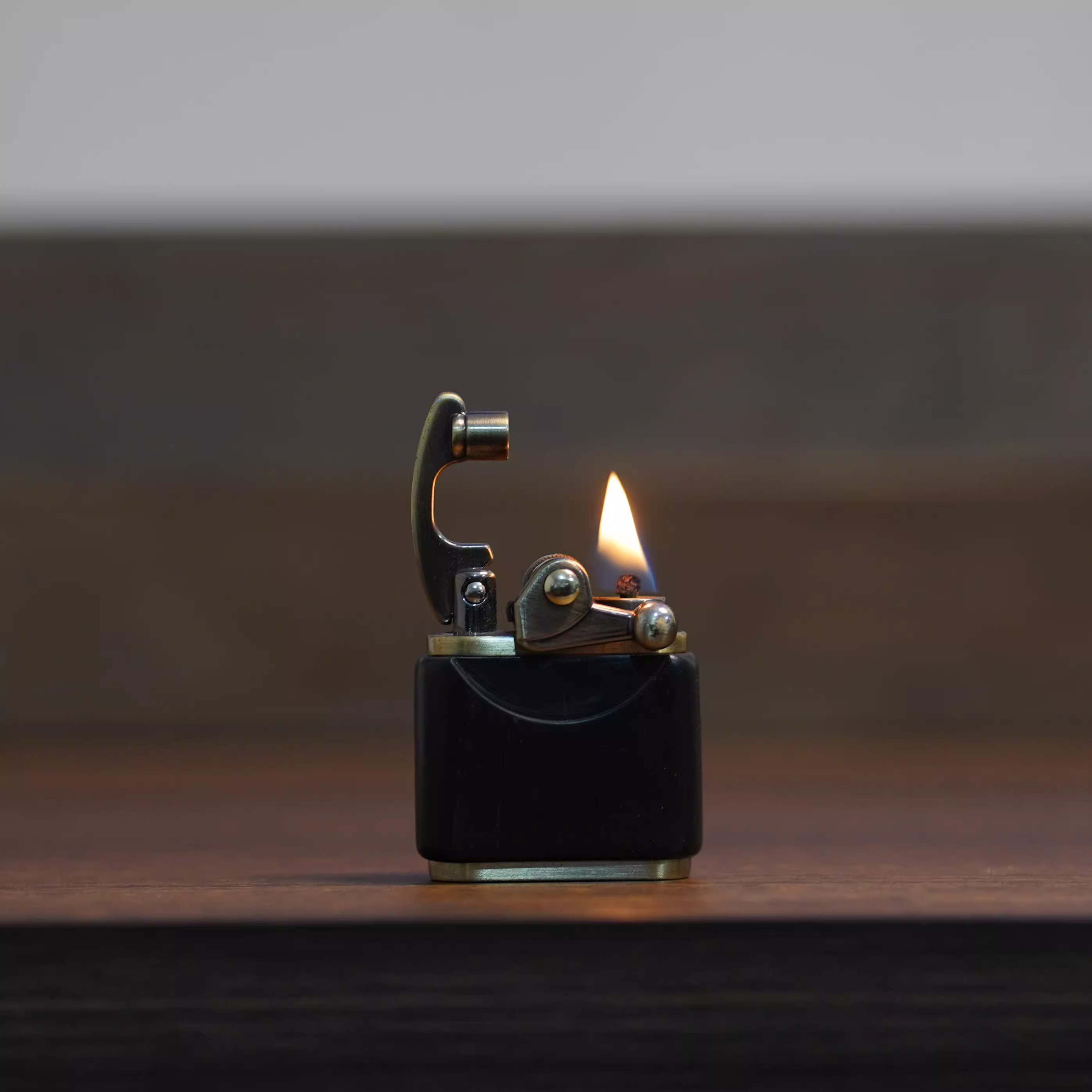 Rosewood Retro Kerosene Lighter - Image 2