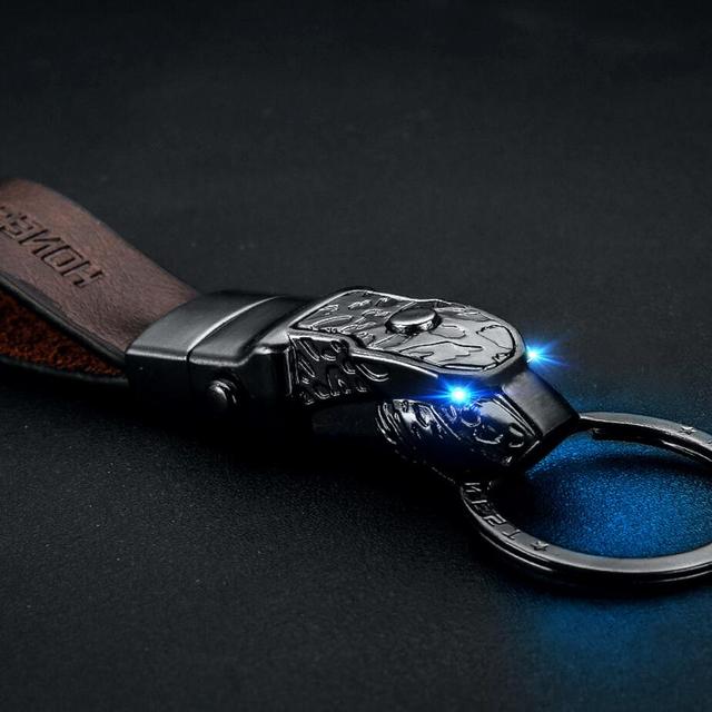 Elegant Leather Leopard Keychain Light - Image 3
