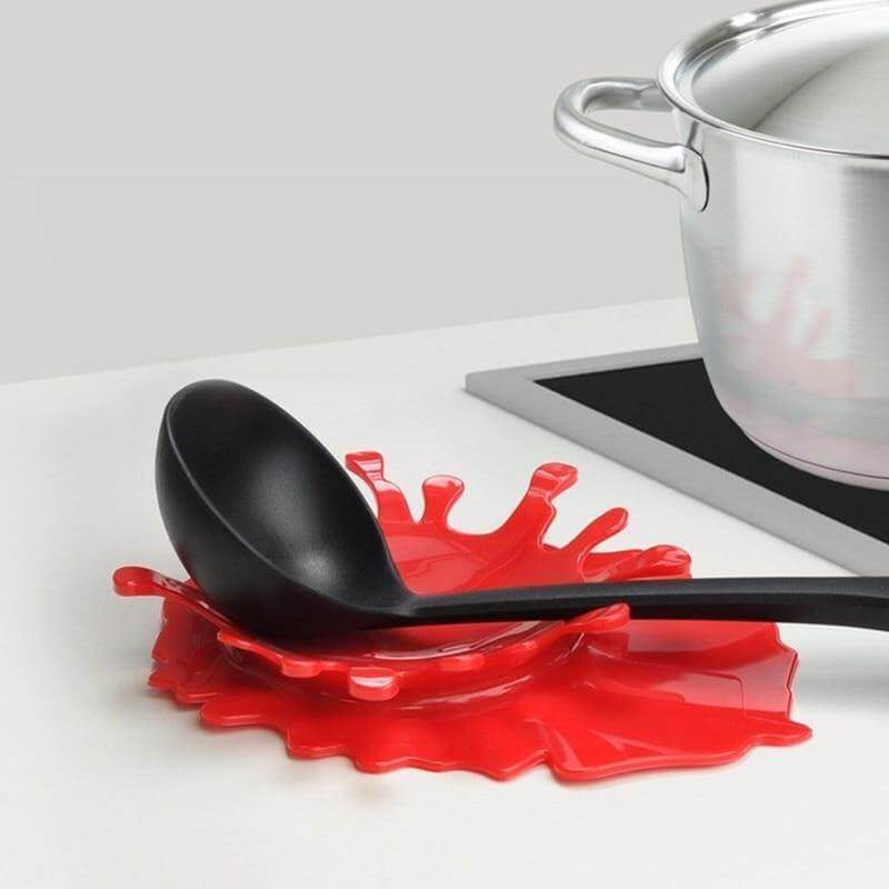 Splashing Tomato Sauce Spoon Holder - Image 0