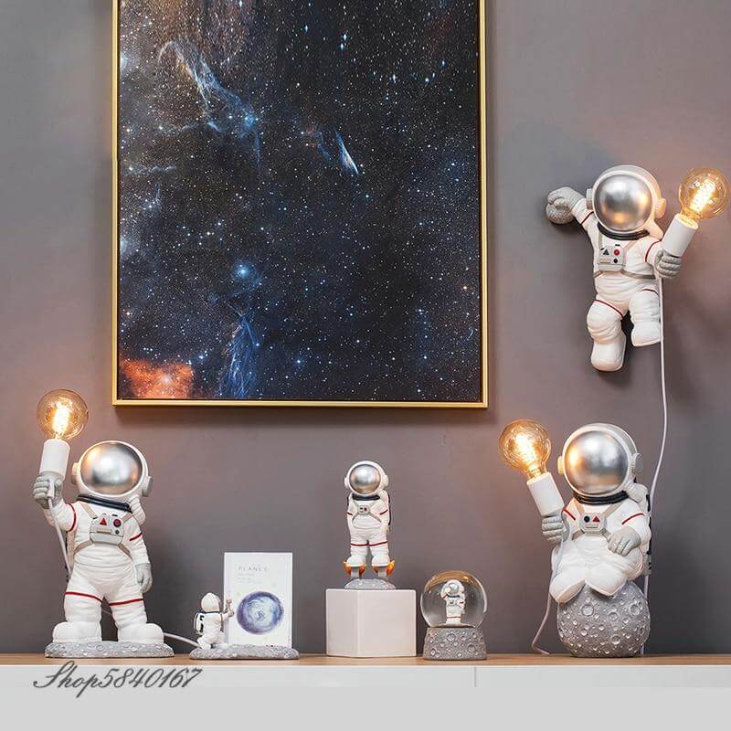 Minimal Resin Astronaut Table Lamps - Image 6