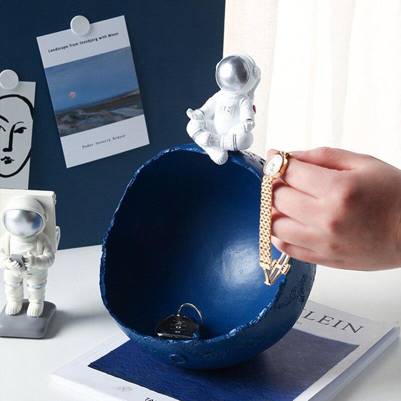 Astronaut Figurine Storage Box - Image 2