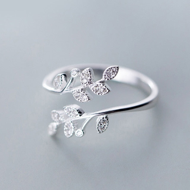 Unique Daisy Flower Ring - Image 1