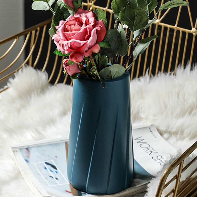 Nordic Style Elegant Origami Flower Vase - Image 2