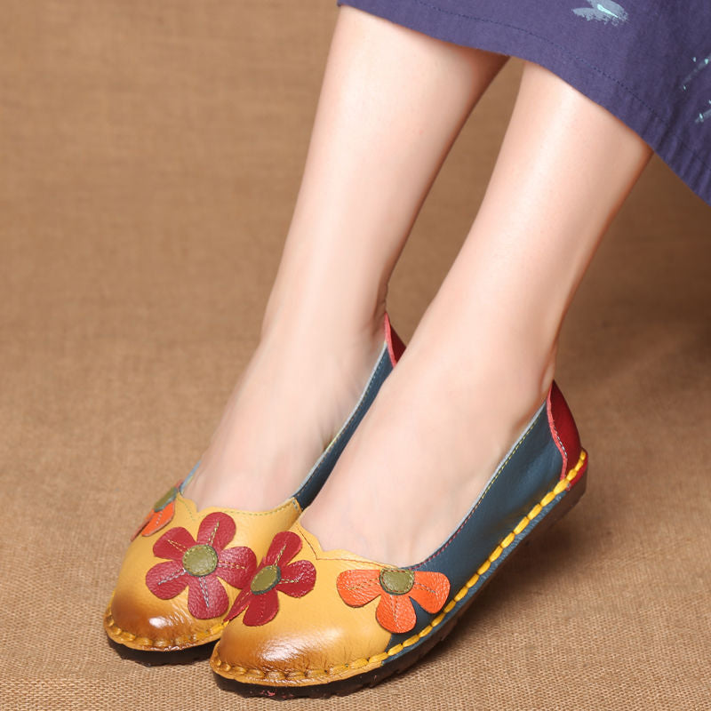 Flower Design Round Toe Mixed Color Flat Shoes - Image 1