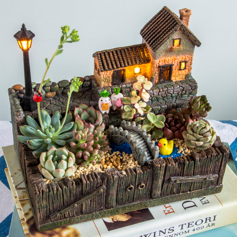 Resin Creative Landscape Cozy House Plants Vase - Image 0