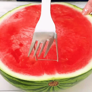 Easy Watermelon Slicer Fork - Image 6