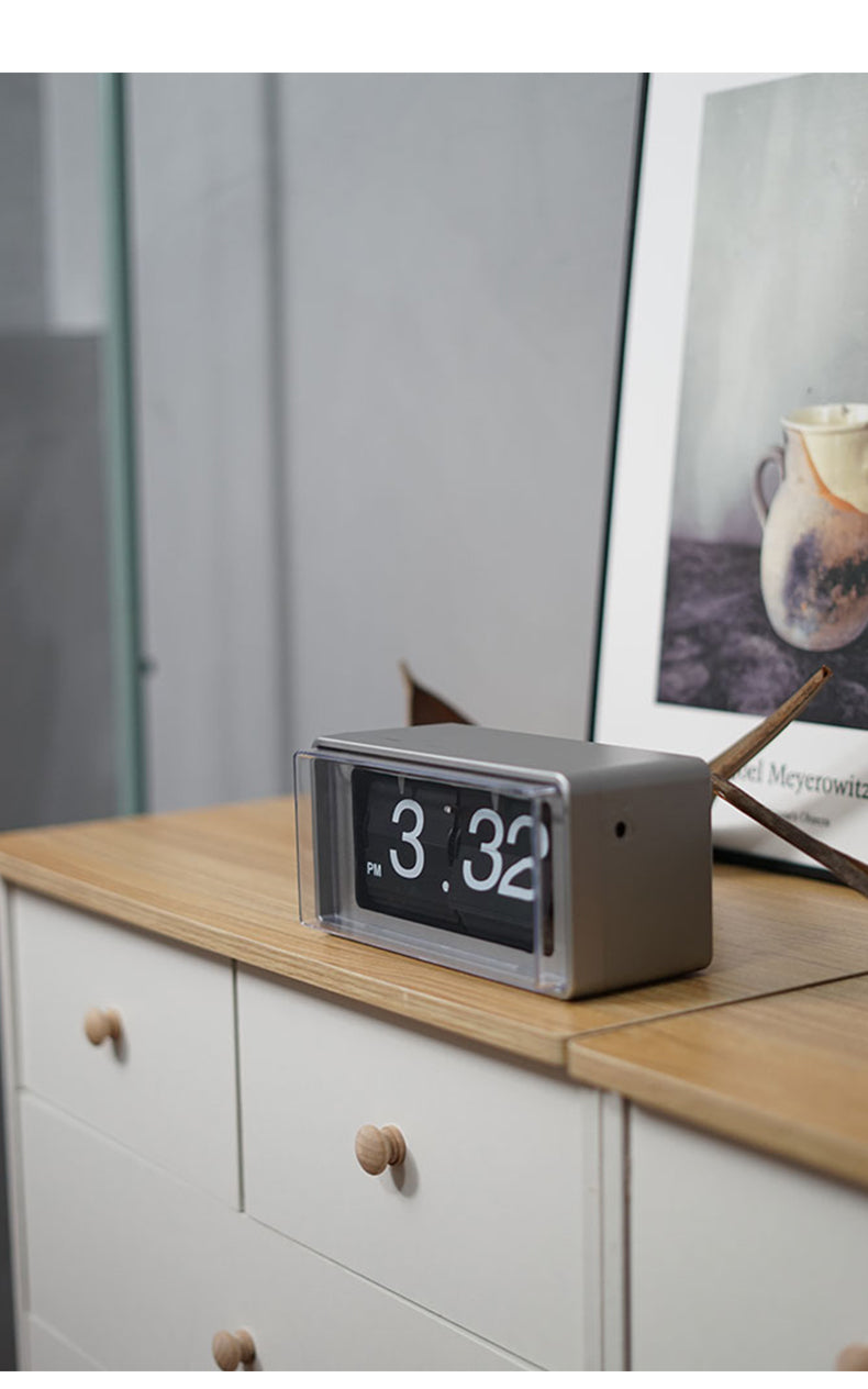 Elegant Retro Auto Flip Desk Clock - Image 8