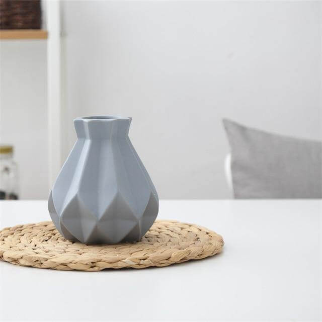 Modern Europe Brief Matt Diamond Porcelain Ceramic Vase - Image 3