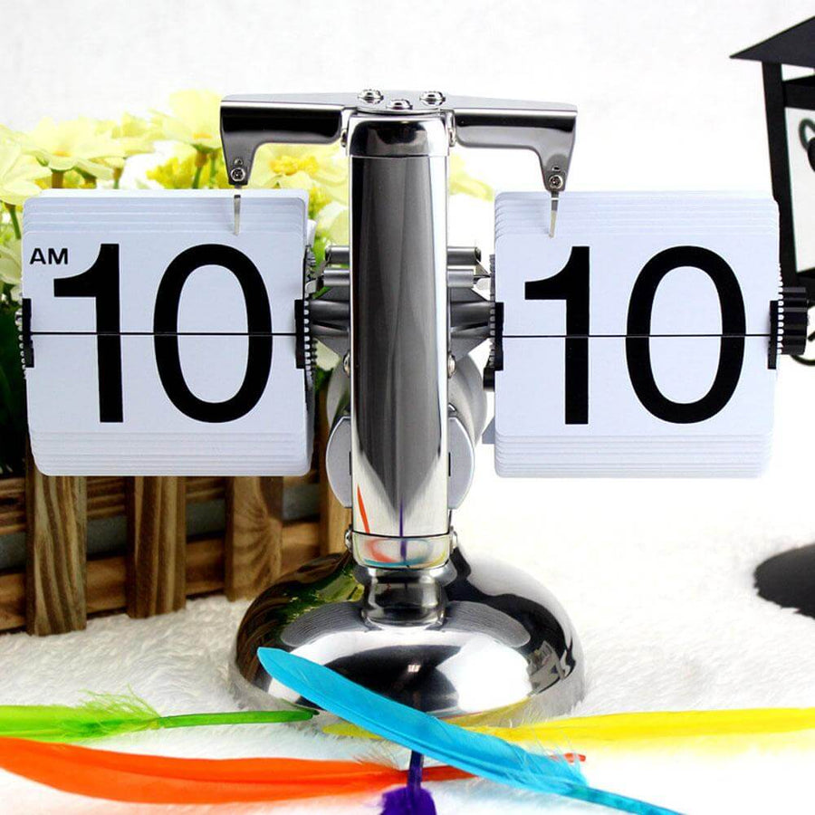 Small Scale Table Retro Flip Clock - Image 0