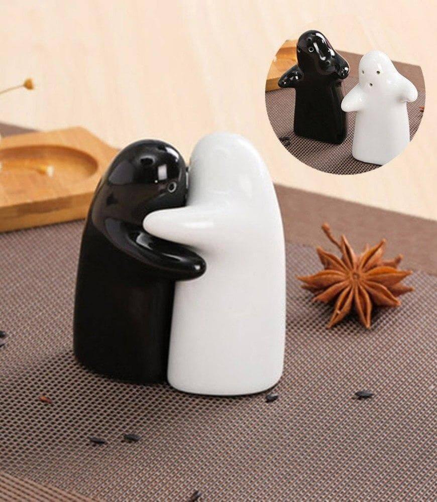 2PCS Love Hug Seasoning Shakers Sets