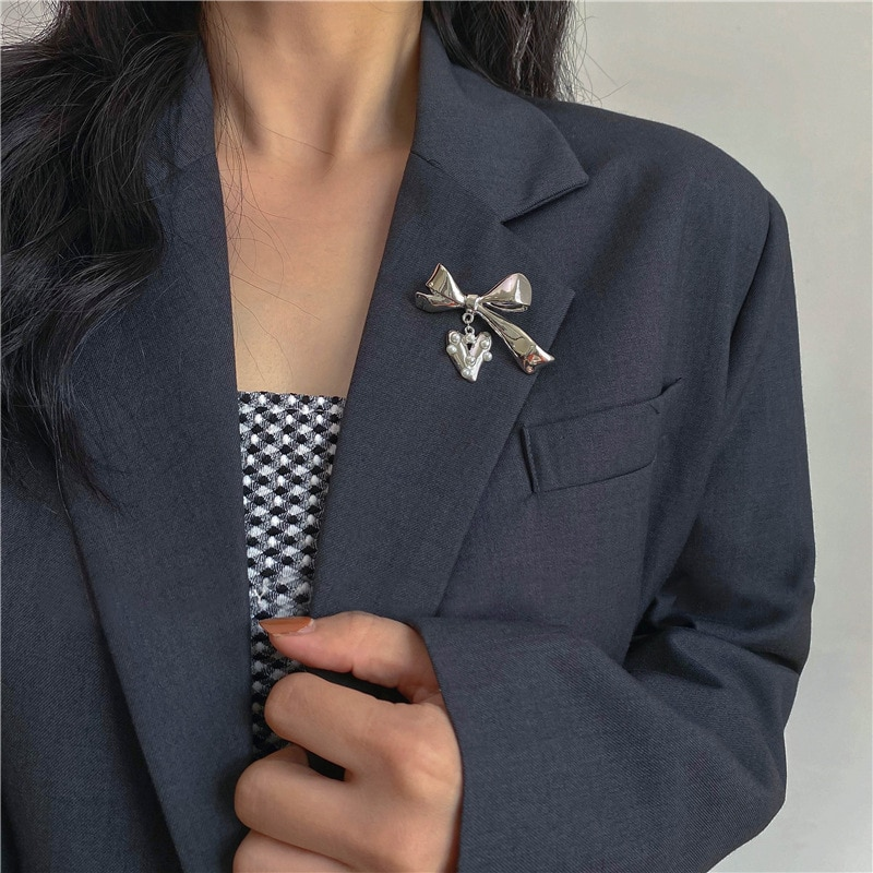Elegant Rhinestone Flower Brooches - Image 2