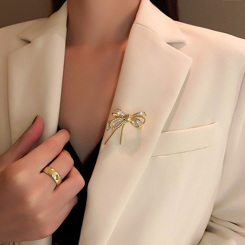 Elegant Rhinestone Flower Brooches - Image 3