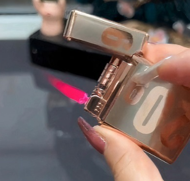 Metal Elegant Creative Windproof Lighter - Image 1