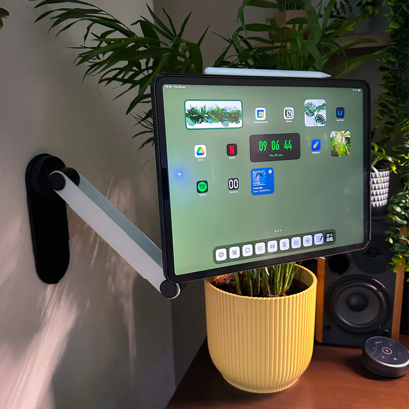 Roboarm Adjustable Magnetic Tablet Phone Holder - Image 0